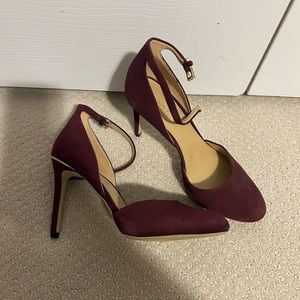 Dark purple Michael Kors heel. Good condition. Size 8 1/2.